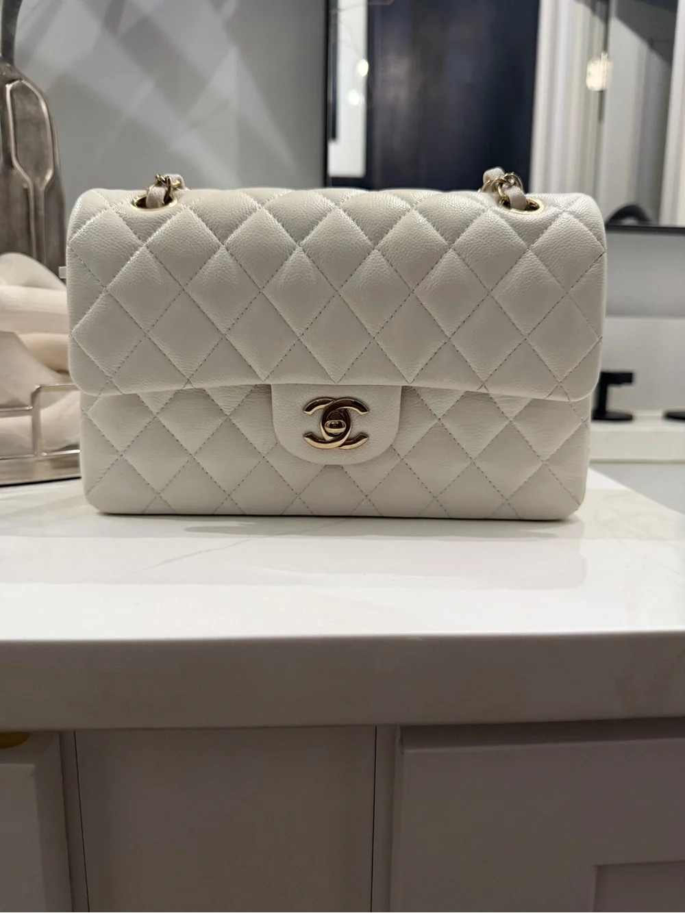 CHANEL White Quilted Shoulder Bag with Gold Hardware - Picture 1 of 7